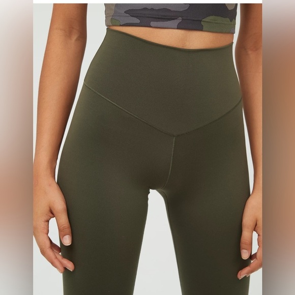 NWT OFFLINE By Aerie Real Me High Waisted Legging in Olive Daze Size Small - Picture 4 of 10
